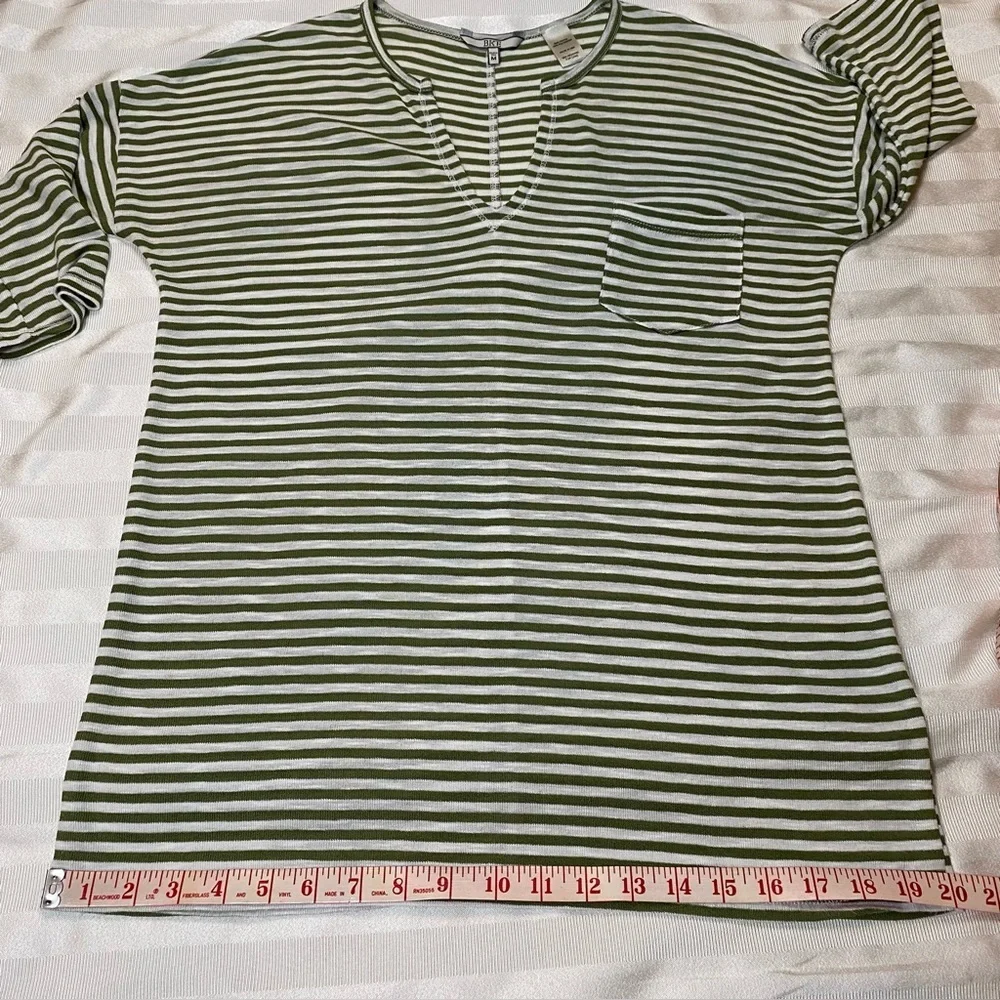 BKE Olive  Green & Off White Striped 3/4 Dolman Sleeve Knit Shirt Top Sz M - Picture 5 of 11